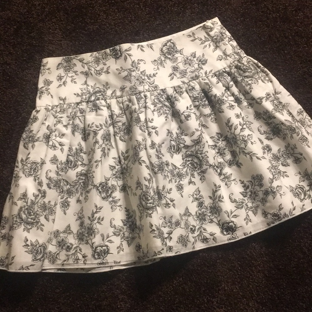 BCX floral skirt - 3 - EUC